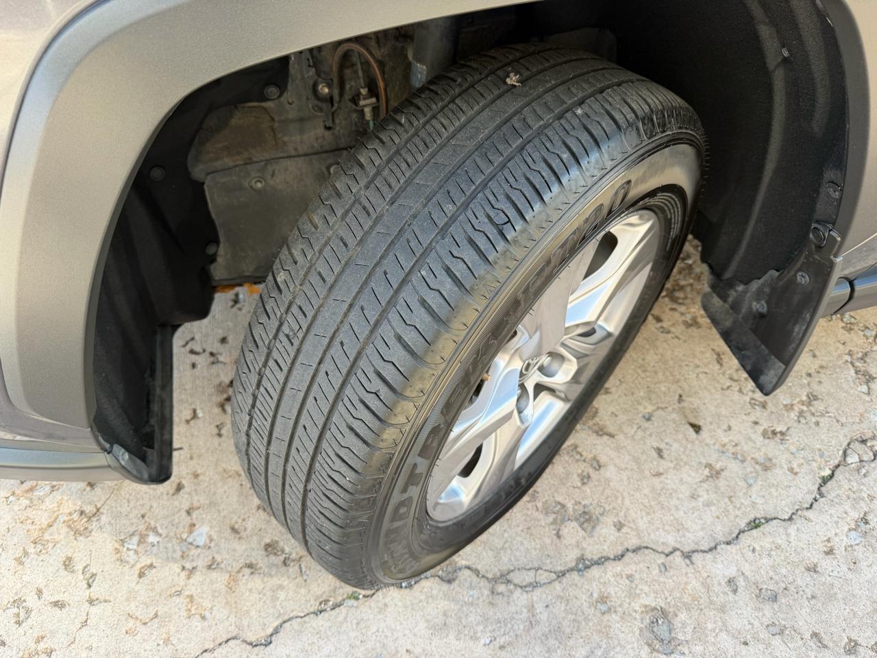 Toyota RAV4 XLE FWD (Natl) 2025