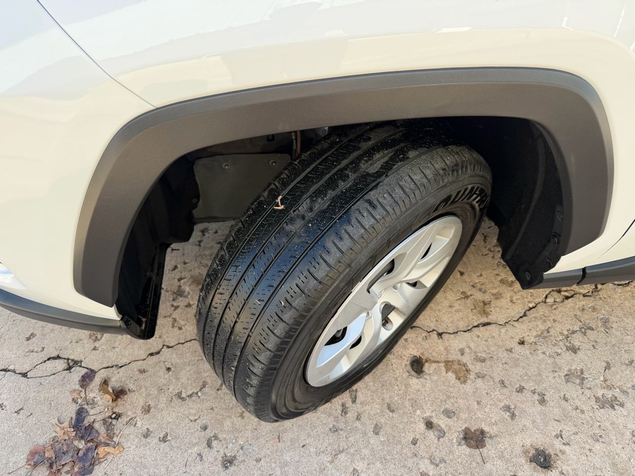 Toyota RAV4 LE AWD (Natl) 2024