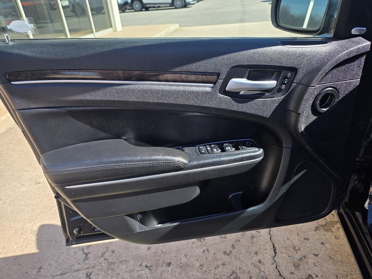 Chrysler 300 4dr Sdn 300C AWD 2013