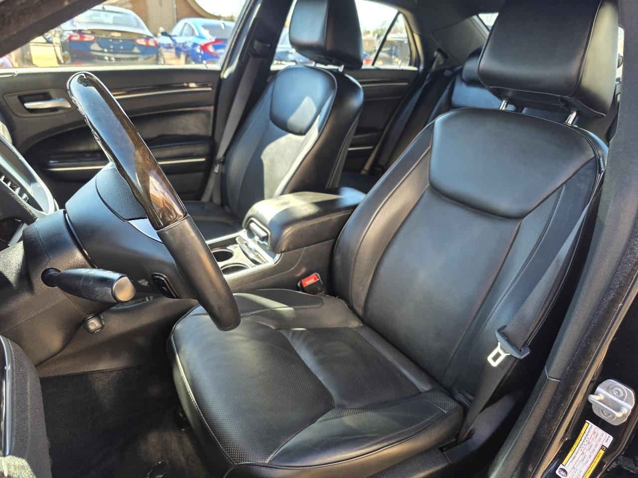 Chrysler 300 4dr Sdn 300C AWD 2013