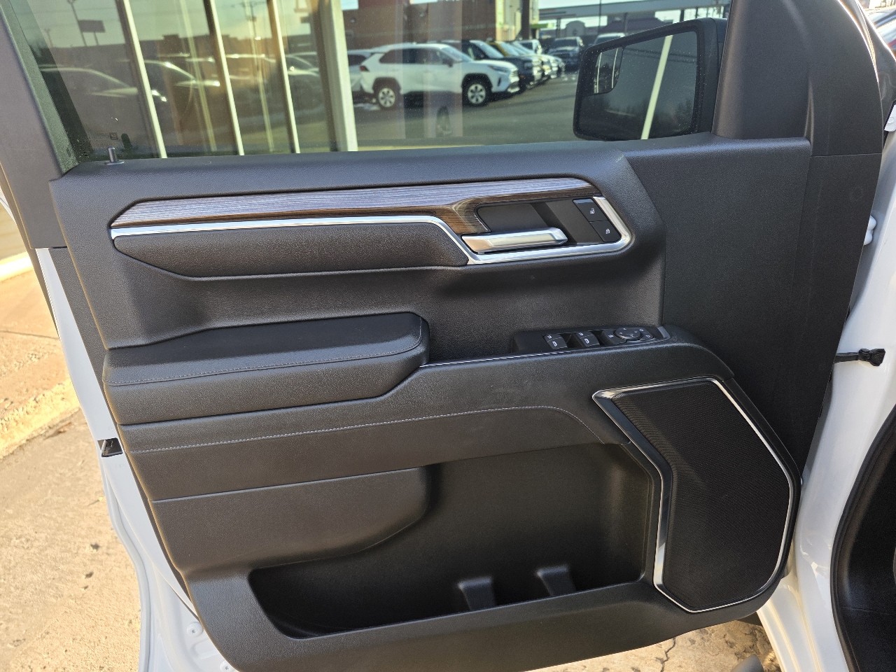 Chevrolet Silverado 1500 4WD Crew Cab 147" RST 2023