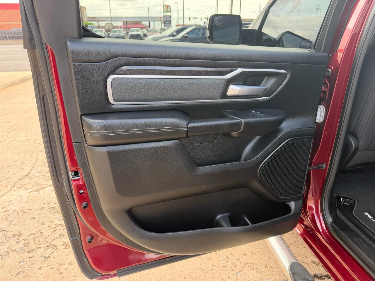 RAM 1500 Big Horn 4x4 Crew Cab 5'7" Box 2021