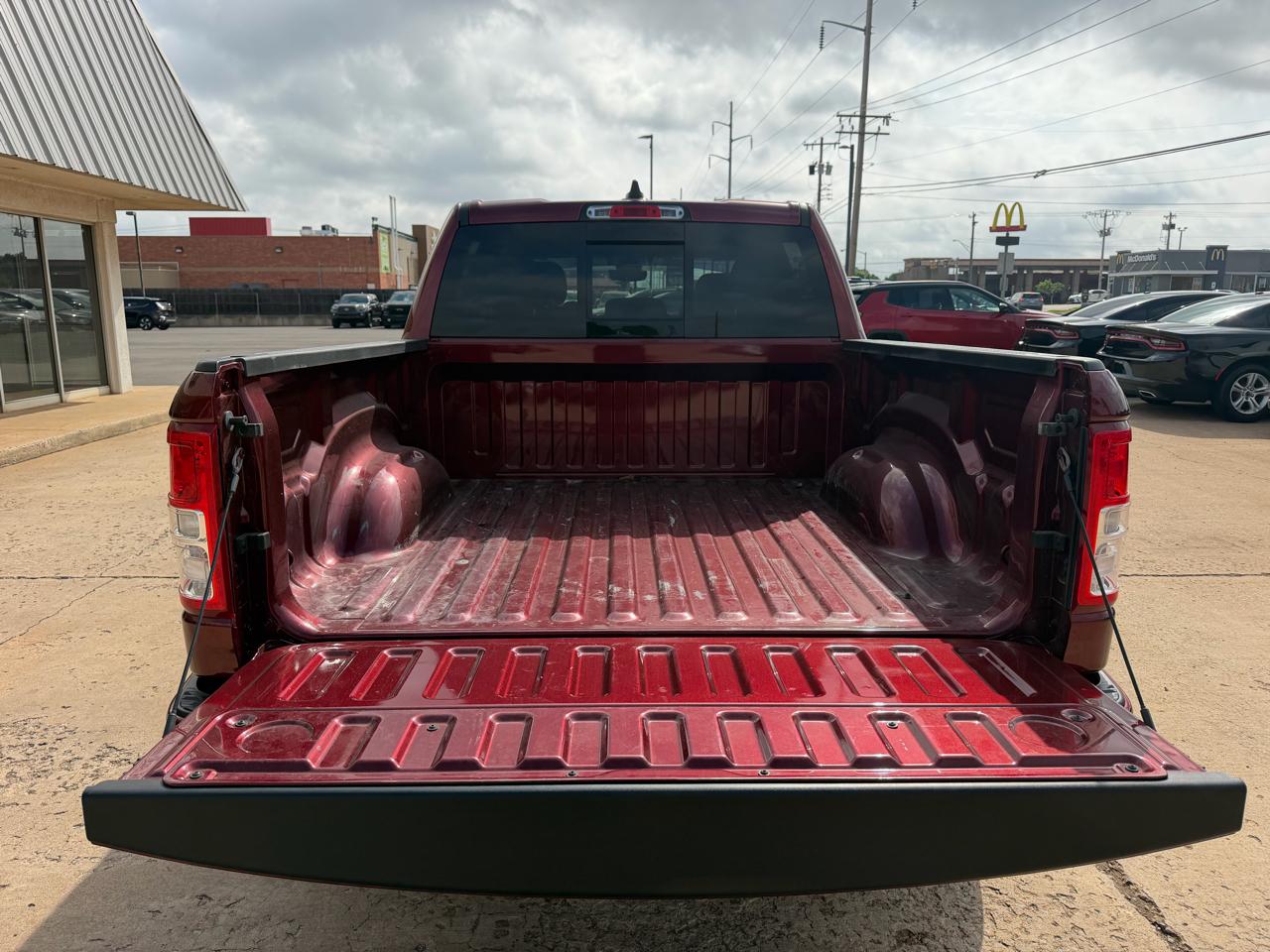RAM 1500 Big Horn 4x4 Crew Cab 5'7" Box 2021