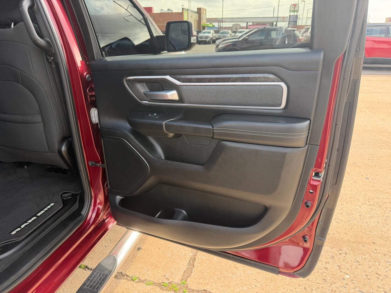 RAM 1500 Big Horn 4x4 Crew Cab 5'7" Box 2021