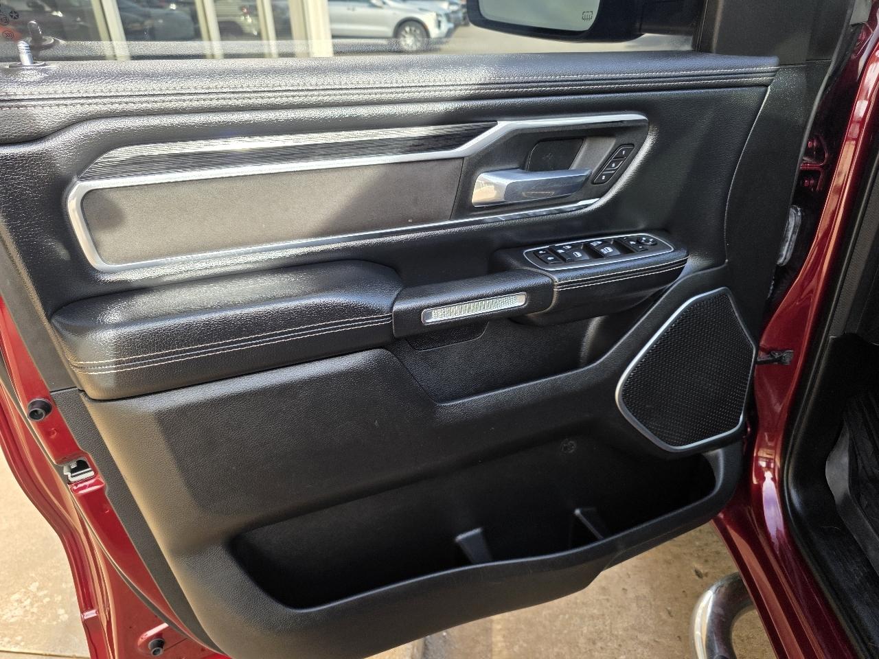 RAM 1500 Laramie 4x4 Crew Cab 5'7" Box 2023