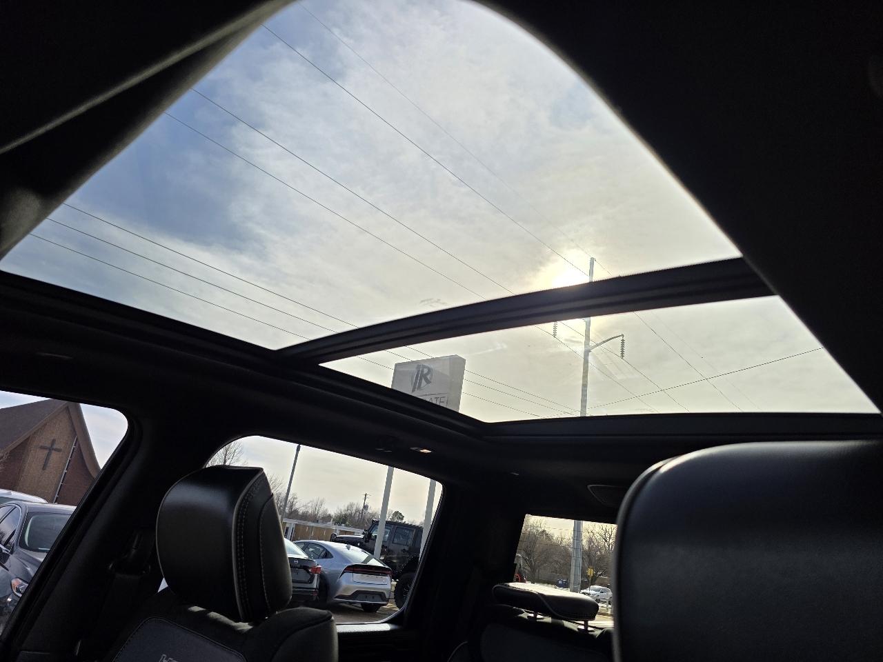 RAM 1500 Laramie 4x4 Crew Cab 5'7" Box 2023