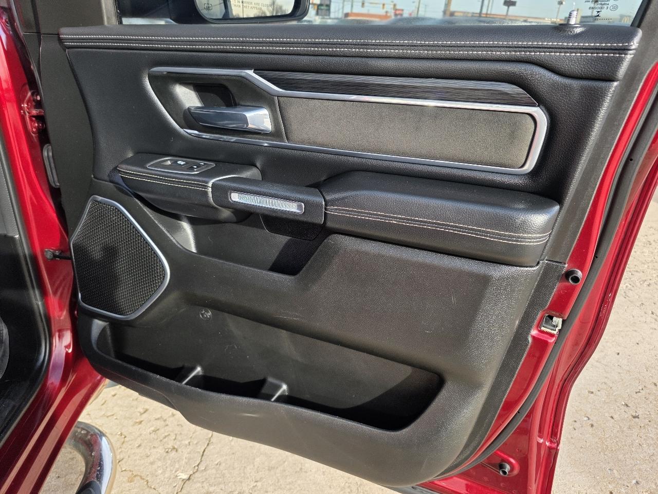 RAM 1500 Laramie 4x4 Crew Cab 5'7" Box 2023