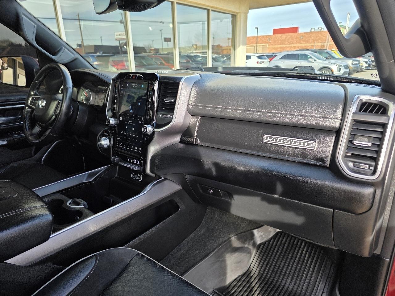 RAM 1500 Laramie 4x4 Crew Cab 5'7" Box 2023