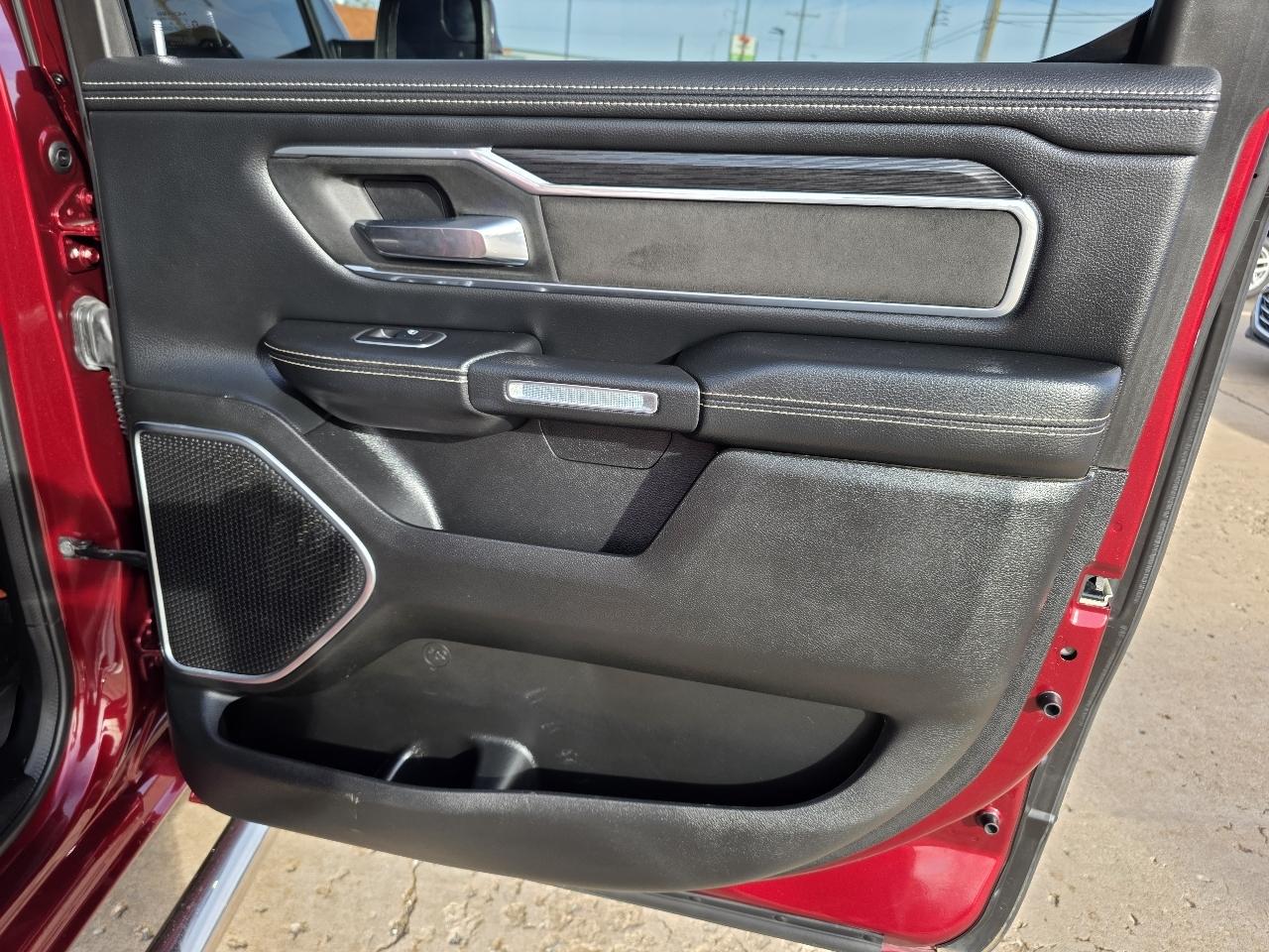 RAM 1500 Laramie 4x4 Crew Cab 5'7" Box 2023