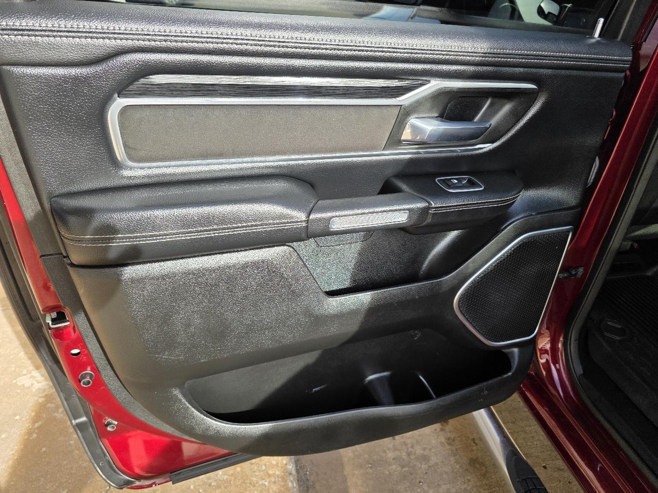 RAM 1500 Laramie 4x4 Crew Cab 5'7" Box 2023