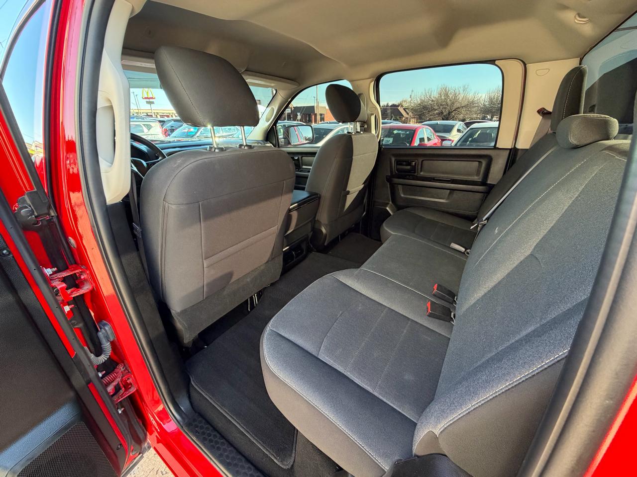 RAM 1500 Classic Tradesman 4x4 Crew Cab 5'7" Box 2023