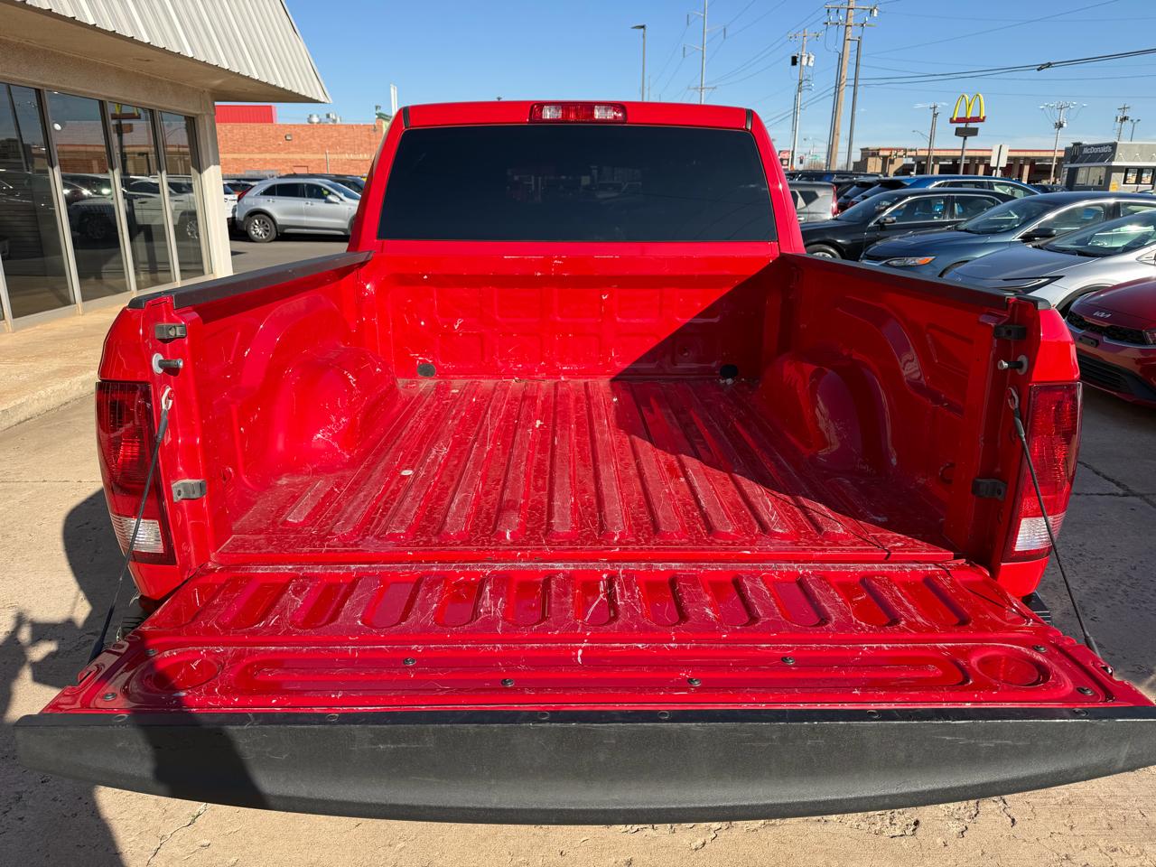 RAM 1500 Classic Tradesman 4x4 Crew Cab 5'7" Box 2023