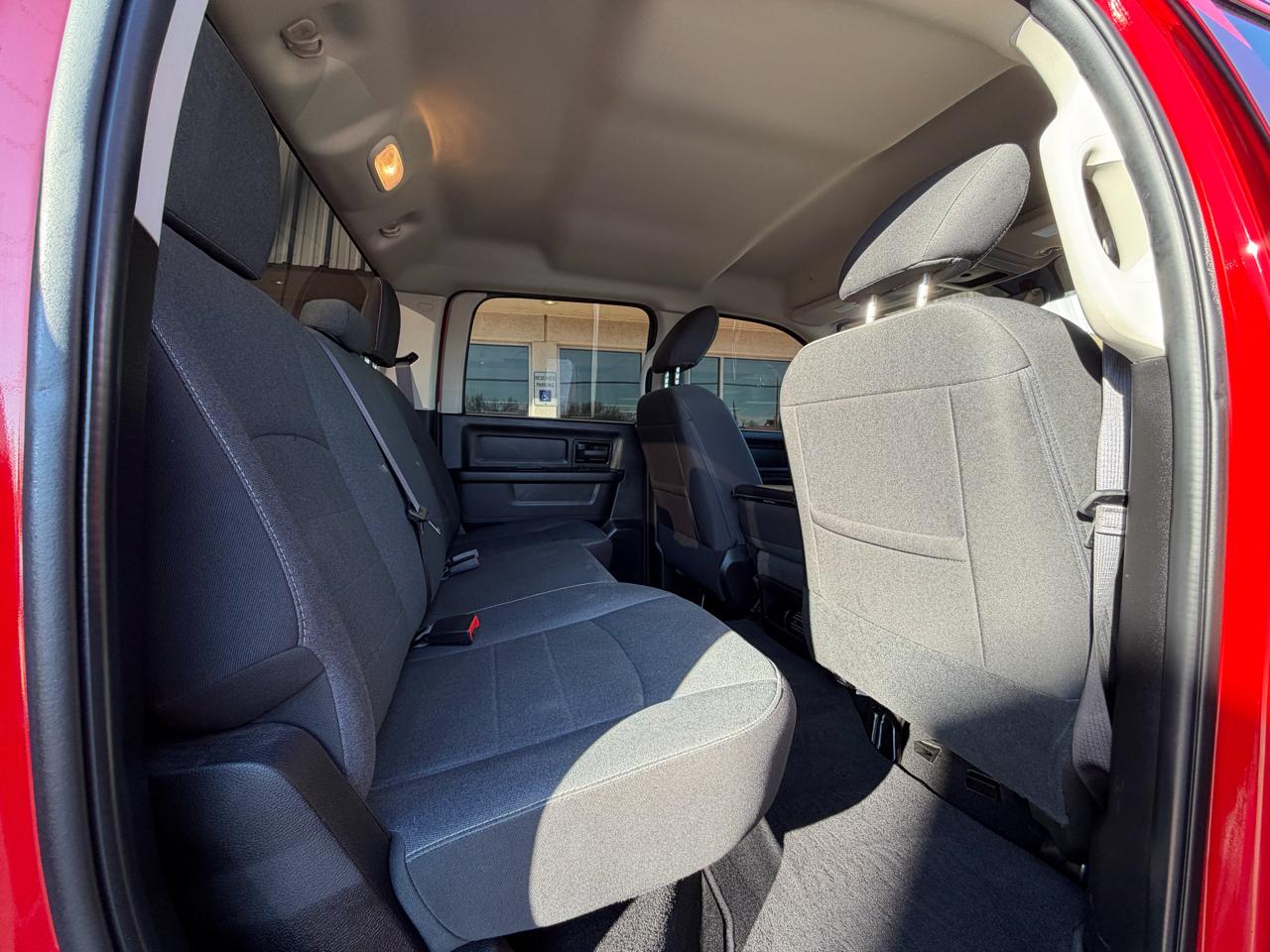 RAM 1500 Classic Tradesman 4x4 Crew Cab 5'7" Box 2023