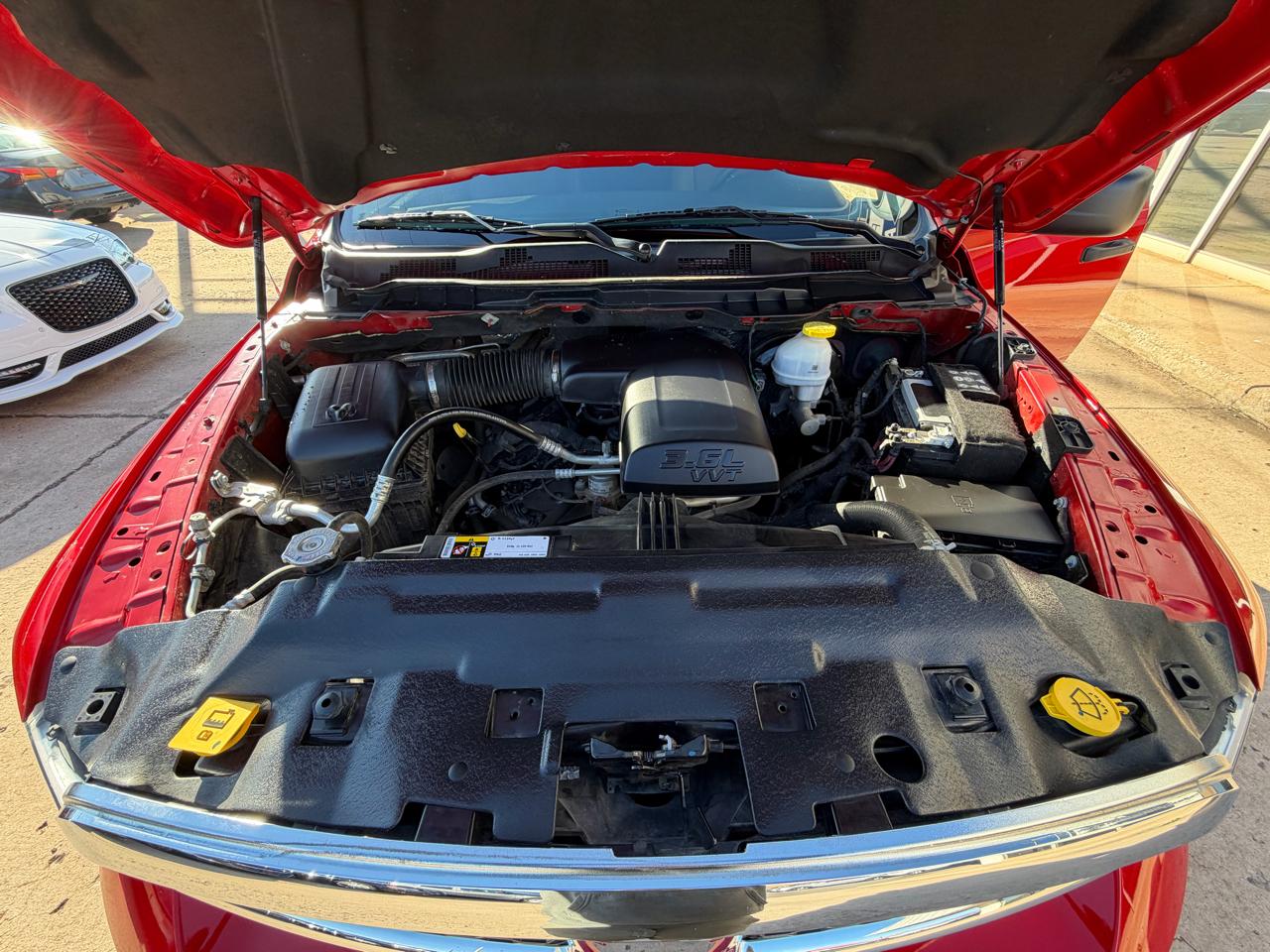 RAM 1500 Classic Tradesman 4x4 Crew Cab 5'7" Box 2023