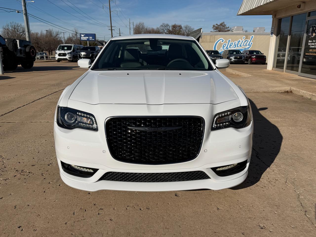 Chrysler 300 Touring L RWD 2023