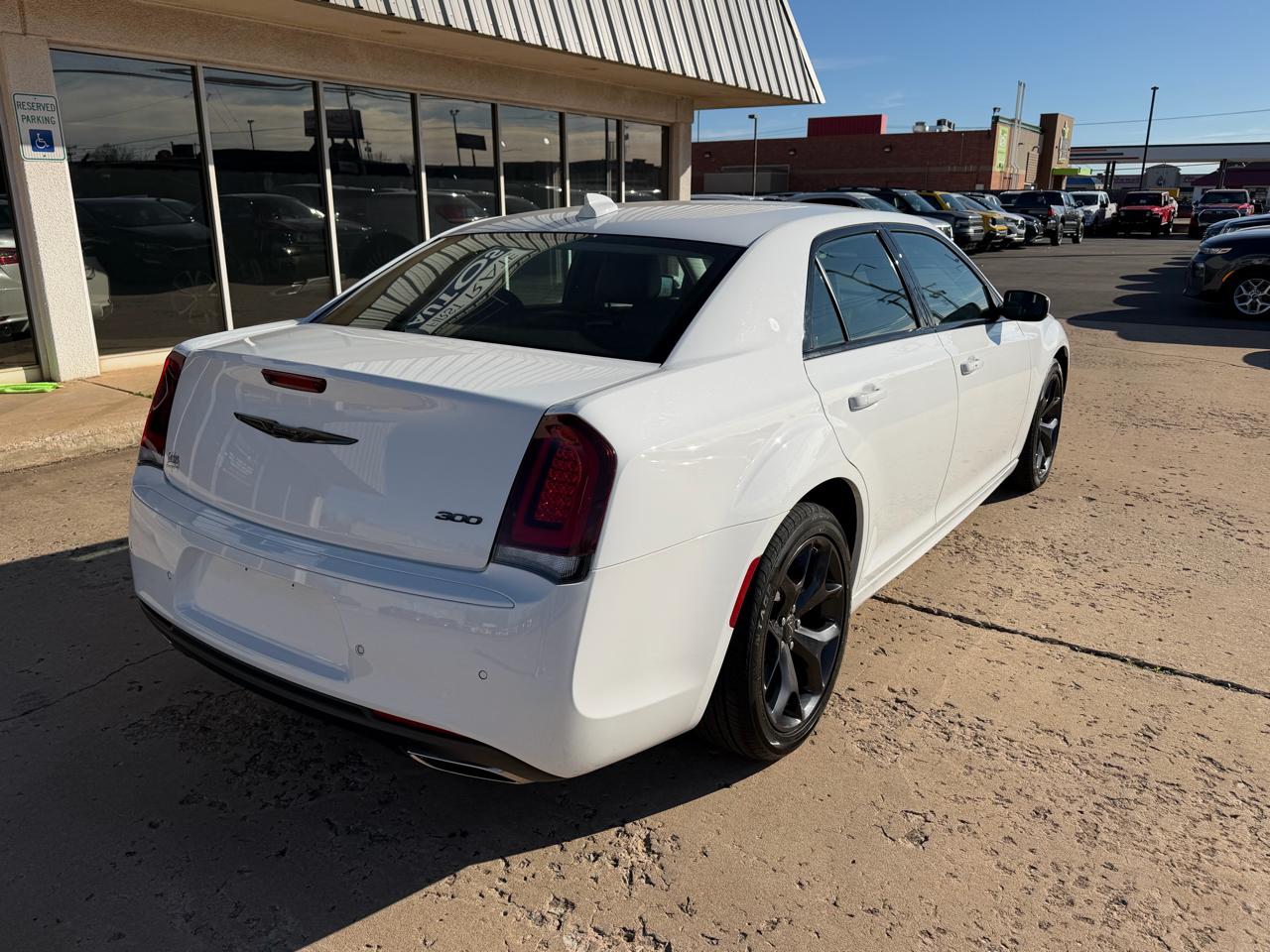 Chrysler 300 Touring L RWD 2023