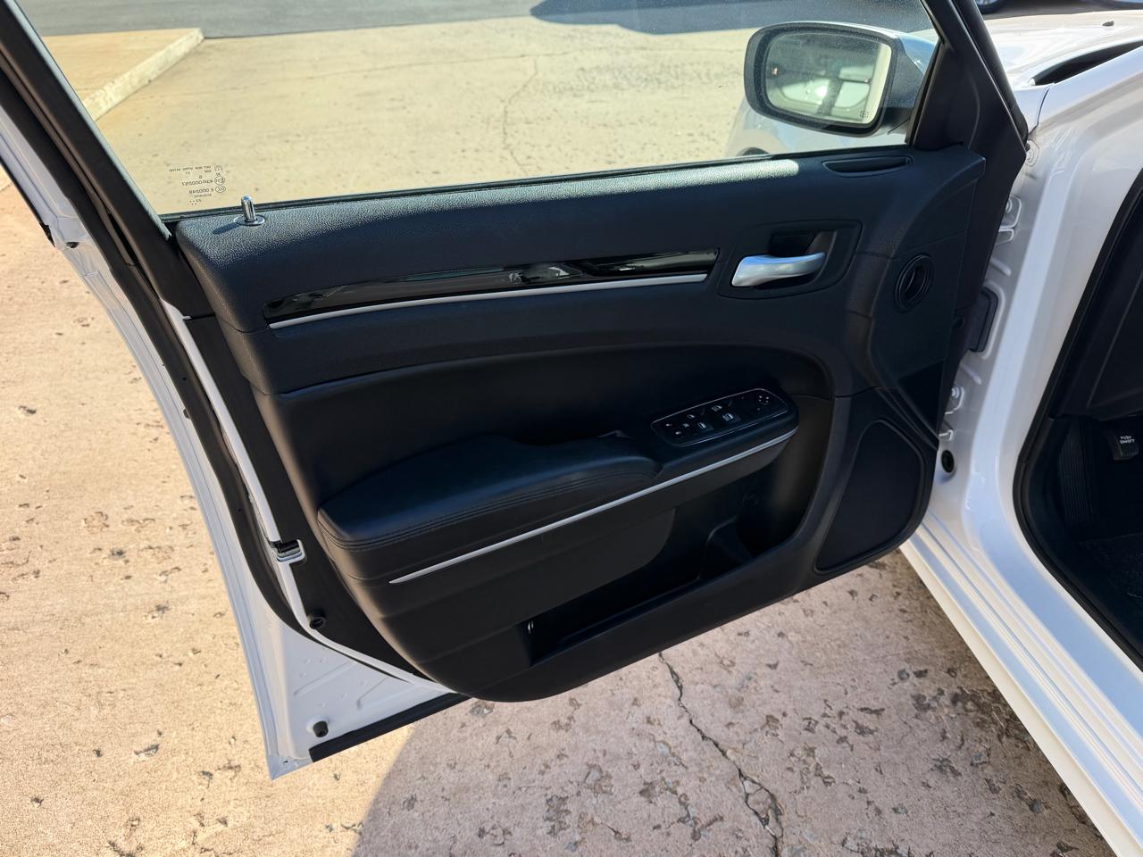 Chrysler 300 Touring L RWD 2023