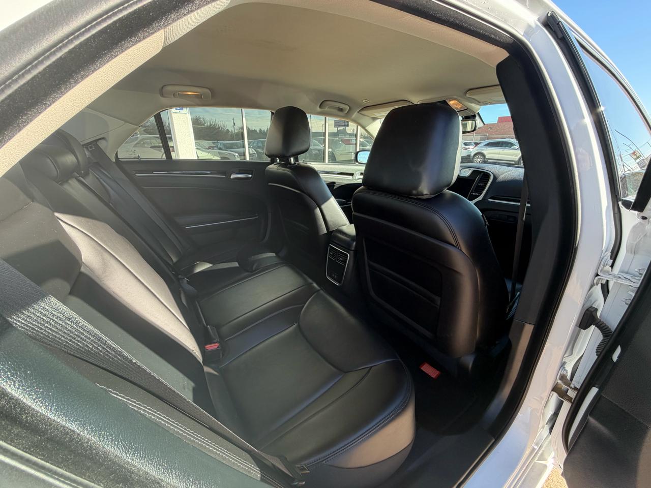 Chrysler 300 Touring L RWD 2023