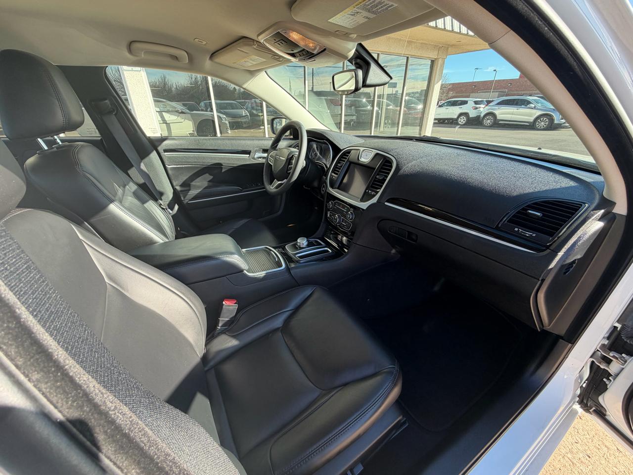 Chrysler 300 Touring L RWD 2023