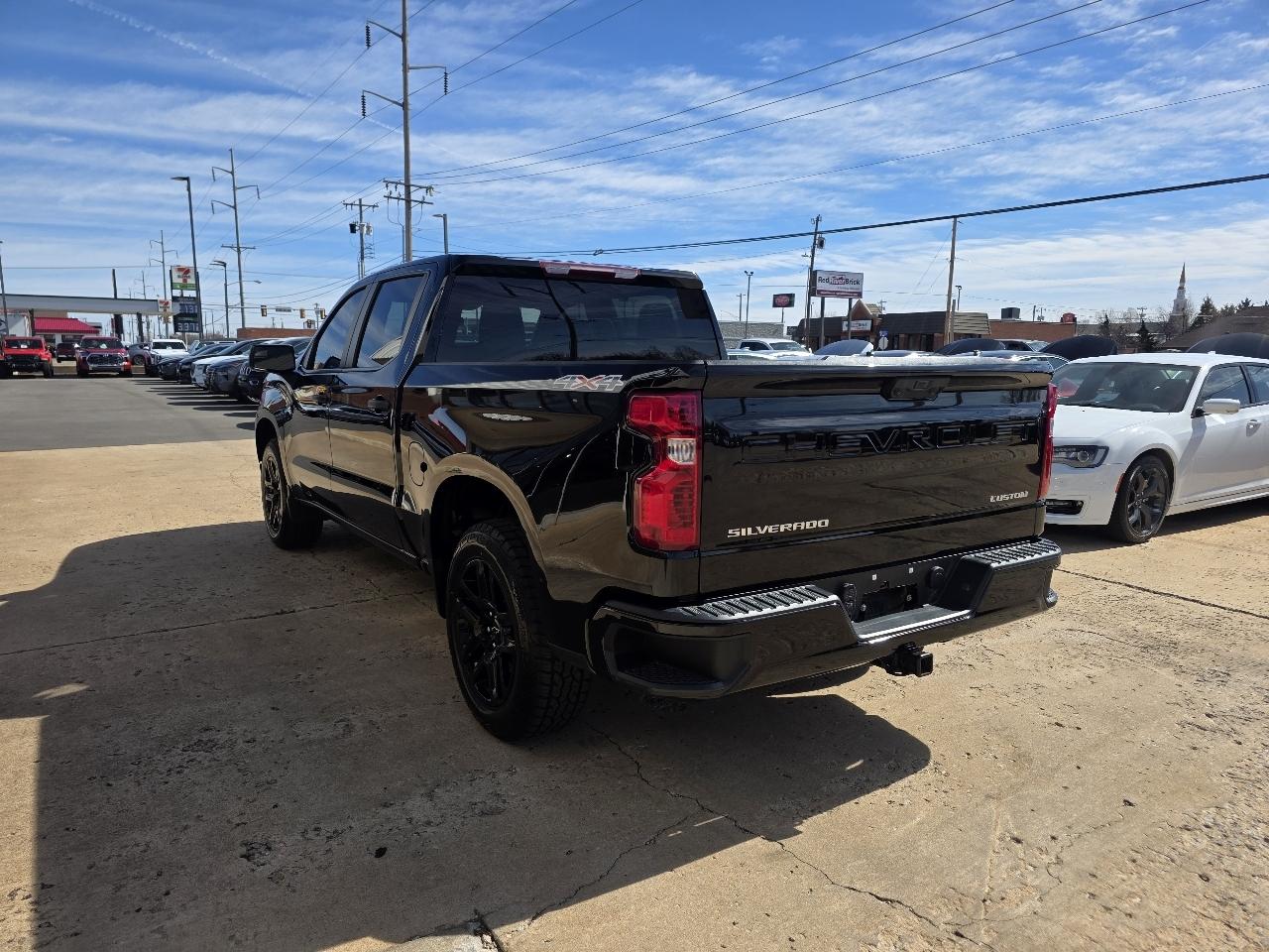 Chevrolet Silverado 1500 4WD Crew Cab 147" Custom 2024
