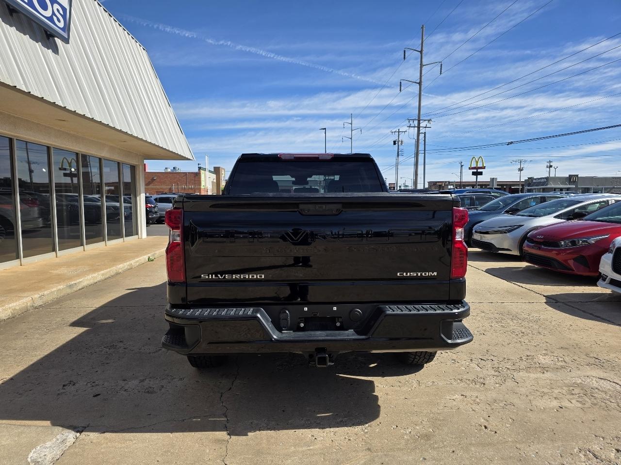 Chevrolet Silverado 1500 4WD Crew Cab 147" Custom 2024
