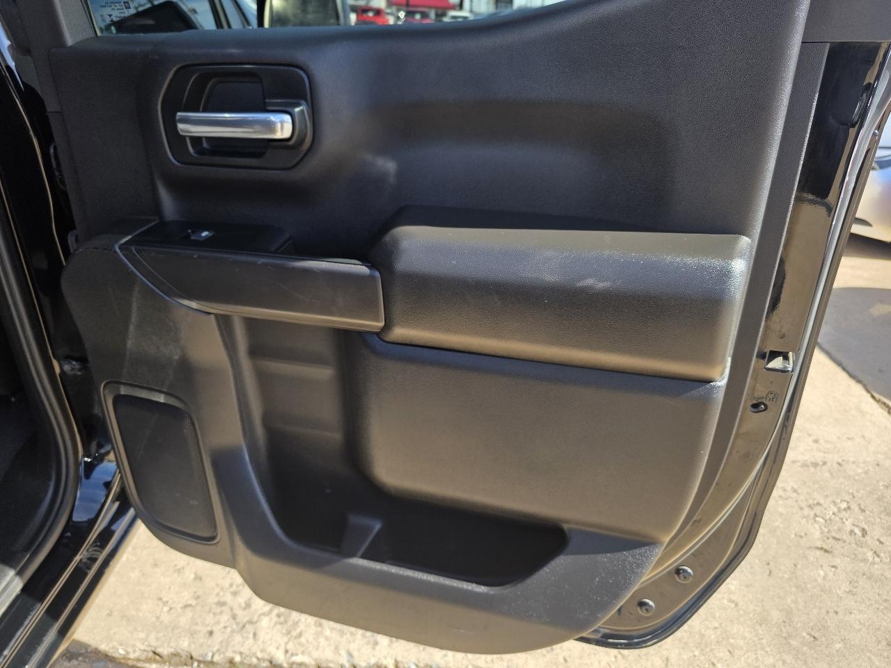 Chevrolet Silverado 1500 4WD Crew Cab 147" Custom 2024