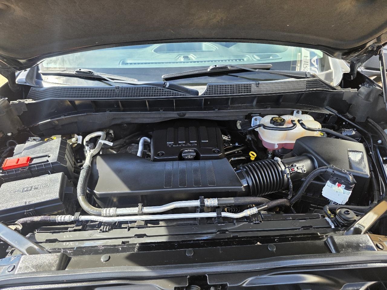 Chevrolet Silverado 1500 4WD Crew Cab 147" Custom 2024