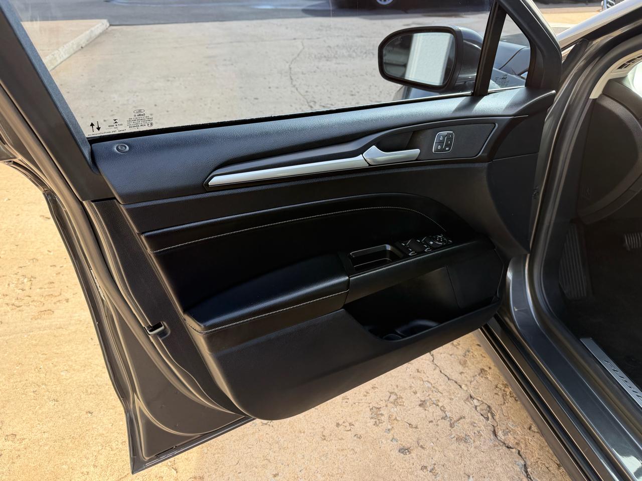 Ford Fusion Titanium FWD 2020