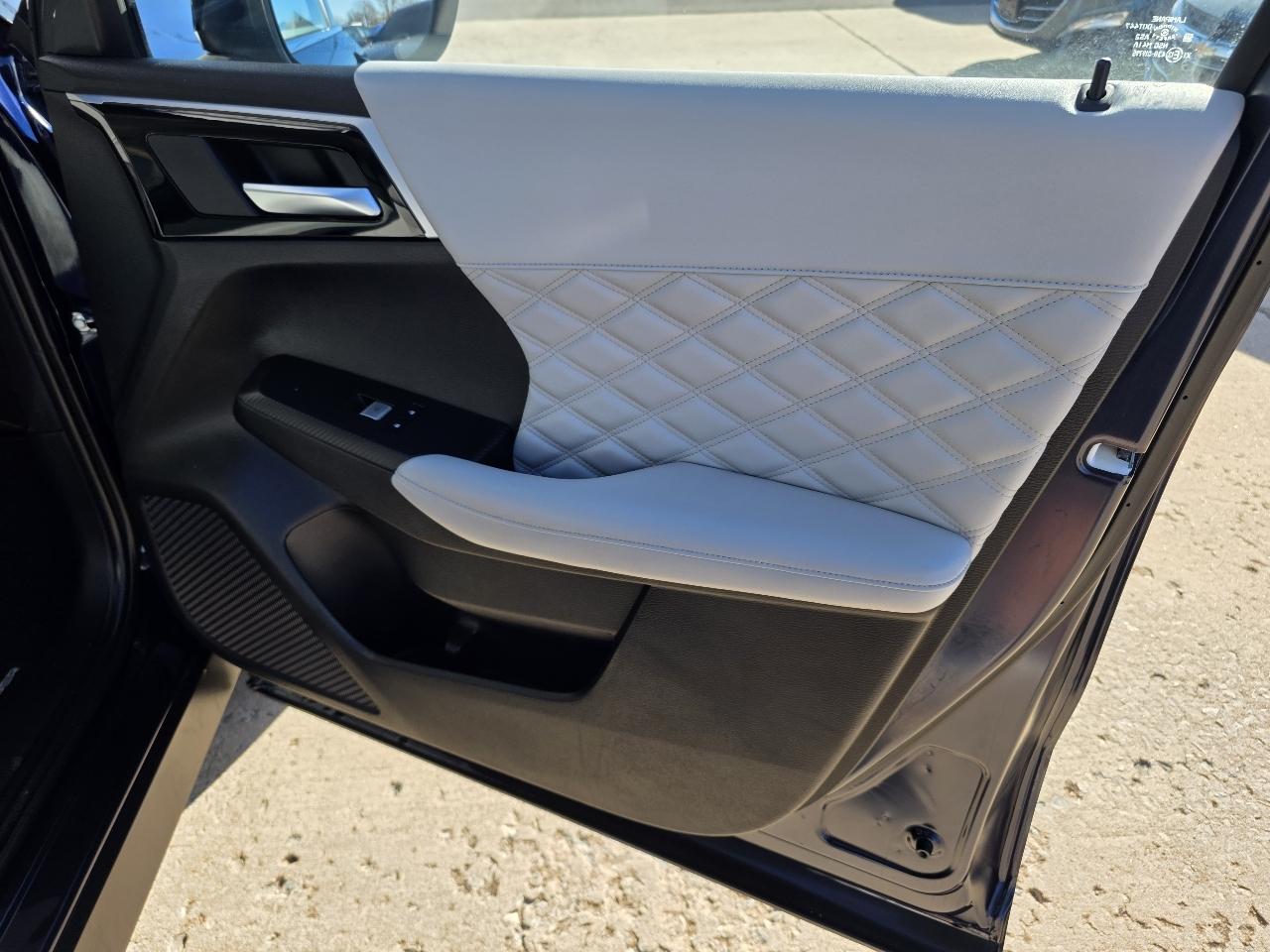 Mitsubishi Outlander SEL FWD 2024