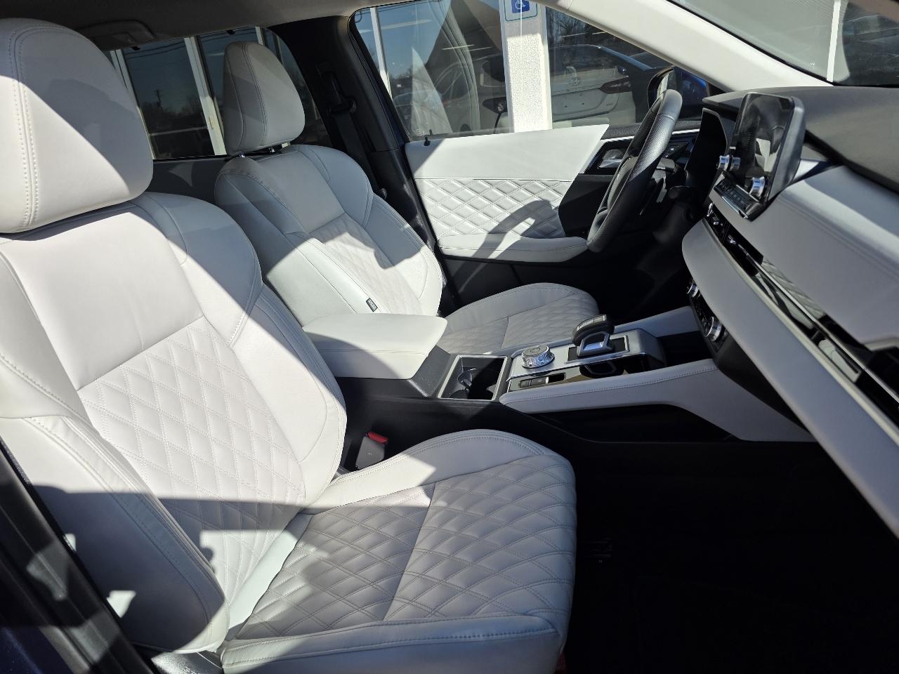 Mitsubishi Outlander SEL FWD 2024