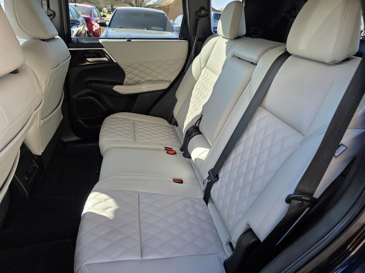 Mitsubishi Outlander SEL FWD 2024