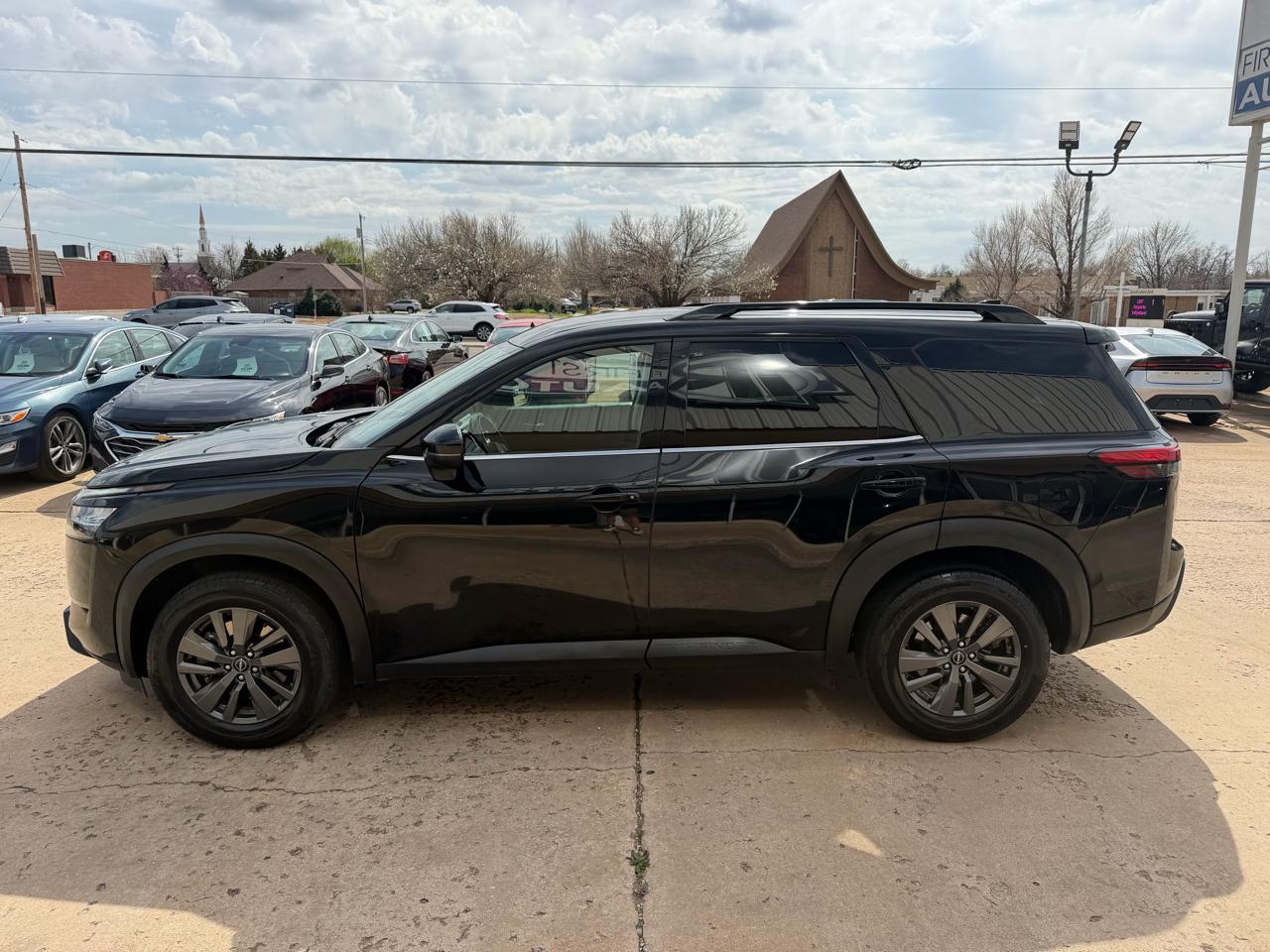 Nissan Pathfinder SV 2WD 2022