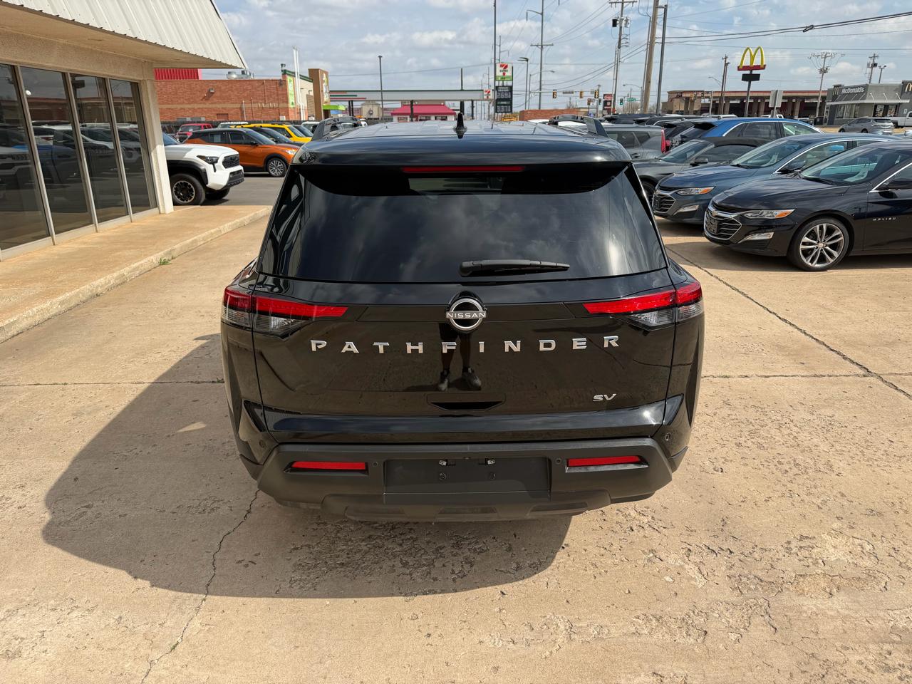 Nissan Pathfinder SV 2WD 2022