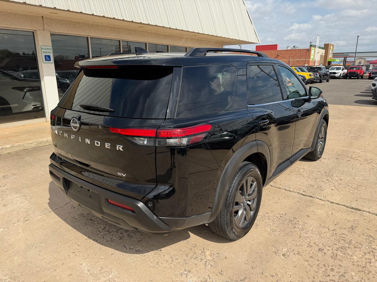 Nissan Pathfinder SV 2WD 2022