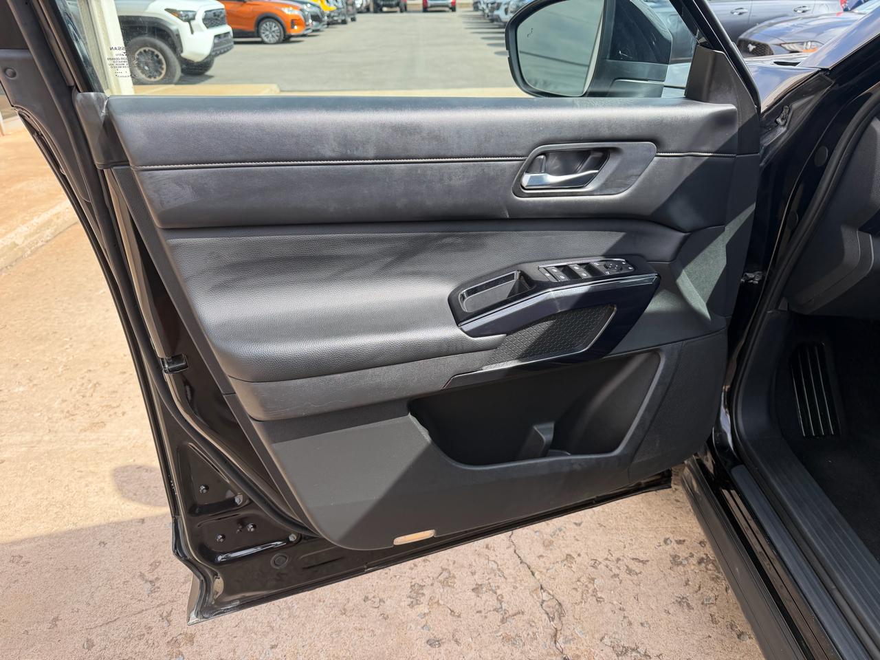 Nissan Pathfinder SV 2WD 2022