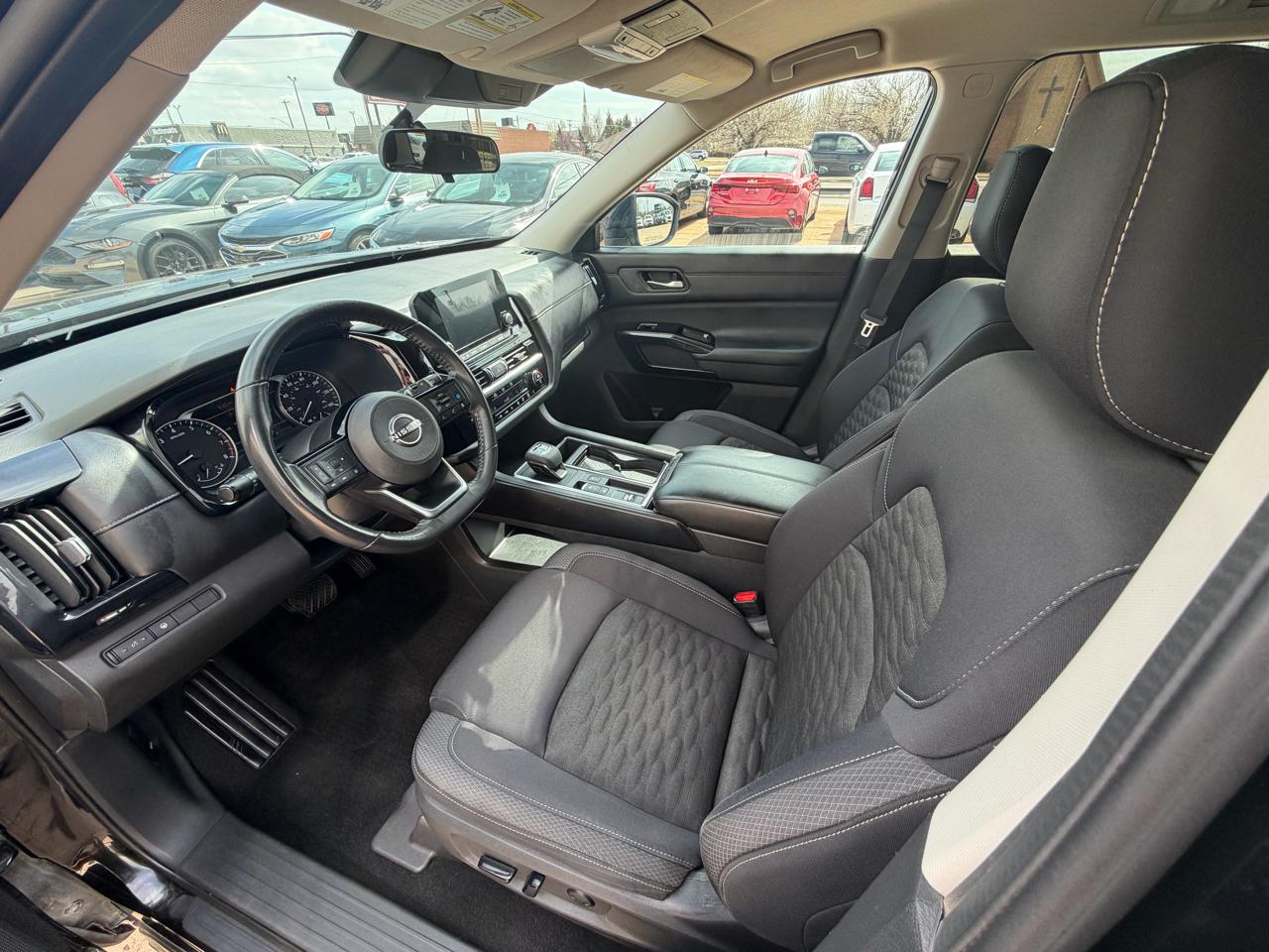 Nissan Pathfinder SV 2WD 2022