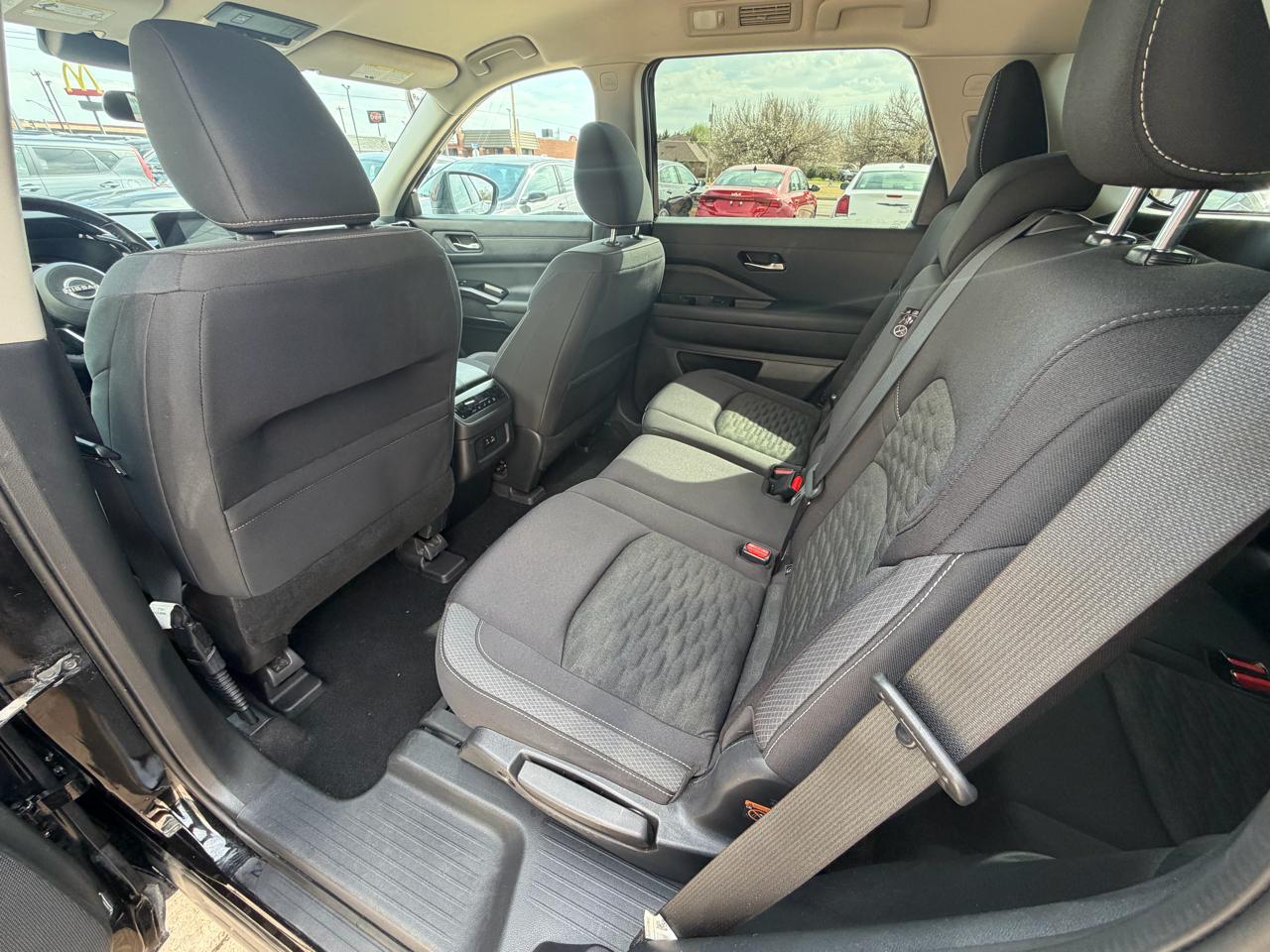 Nissan Pathfinder SV 2WD 2022