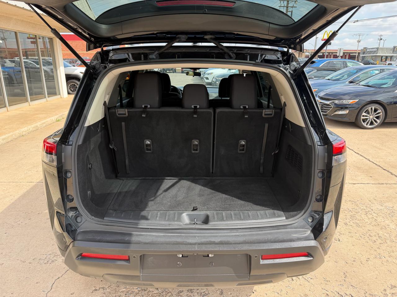 Nissan Pathfinder SV 2WD 2022