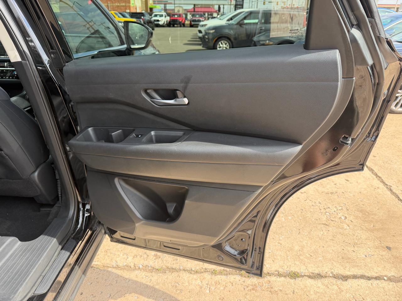 Nissan Pathfinder SV 2WD 2022