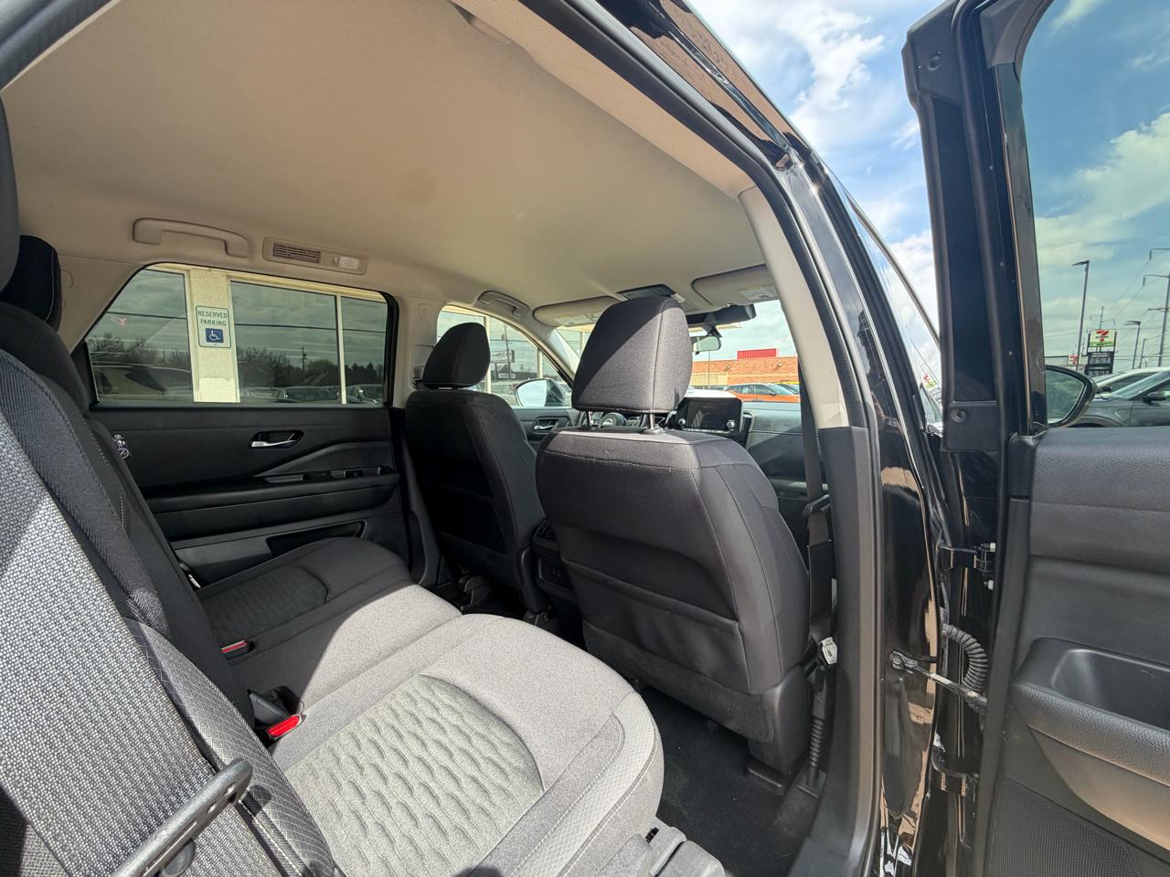 Nissan Pathfinder SV 2WD 2022