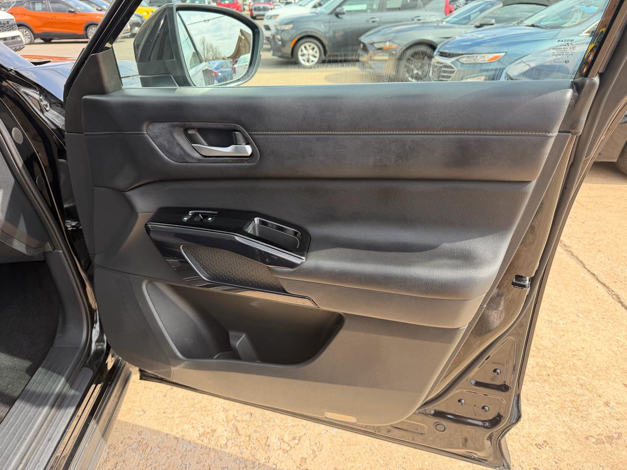 Nissan Pathfinder SV 2WD 2022