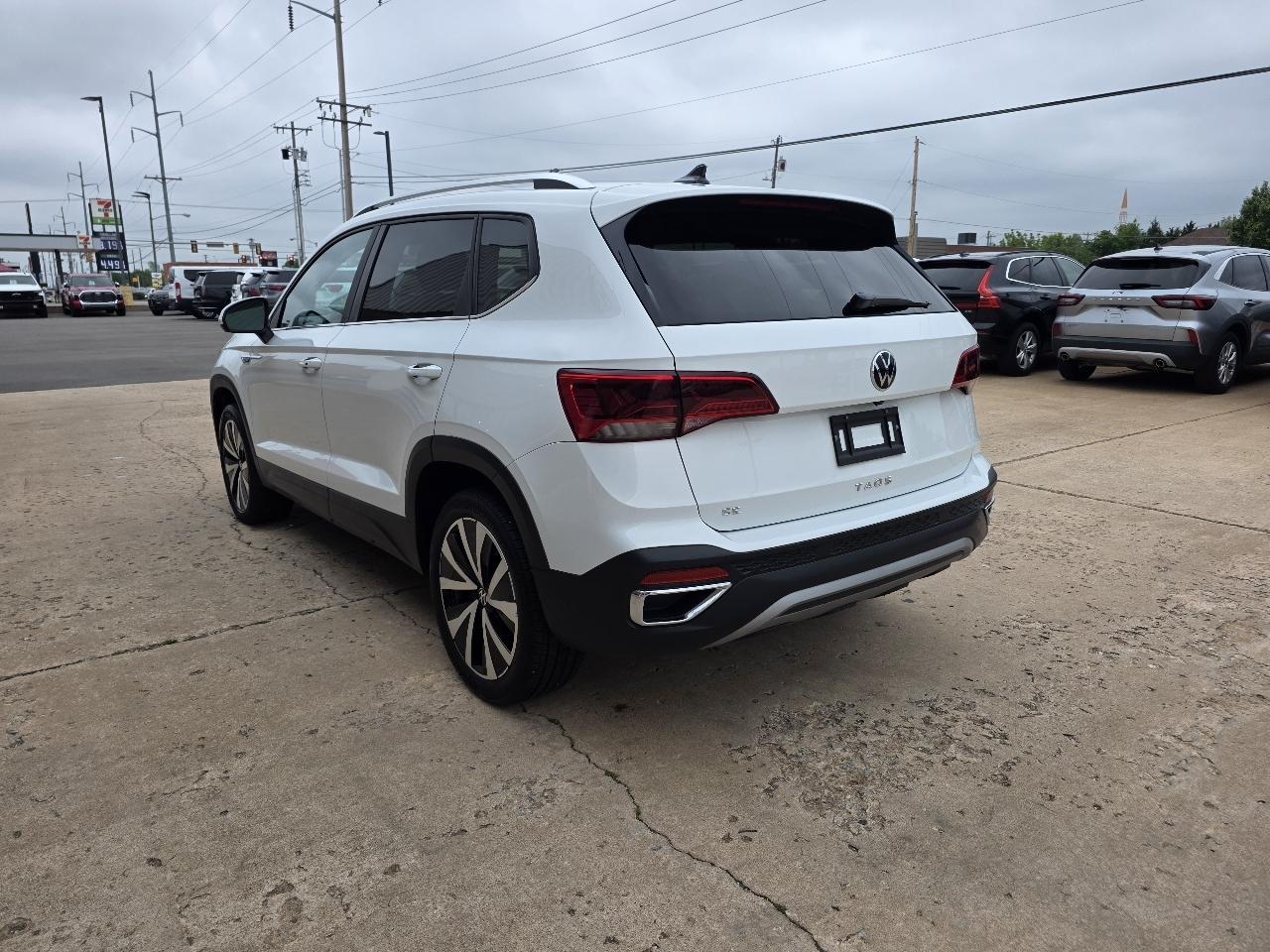 Volkswagen Taos SE FWD 2024