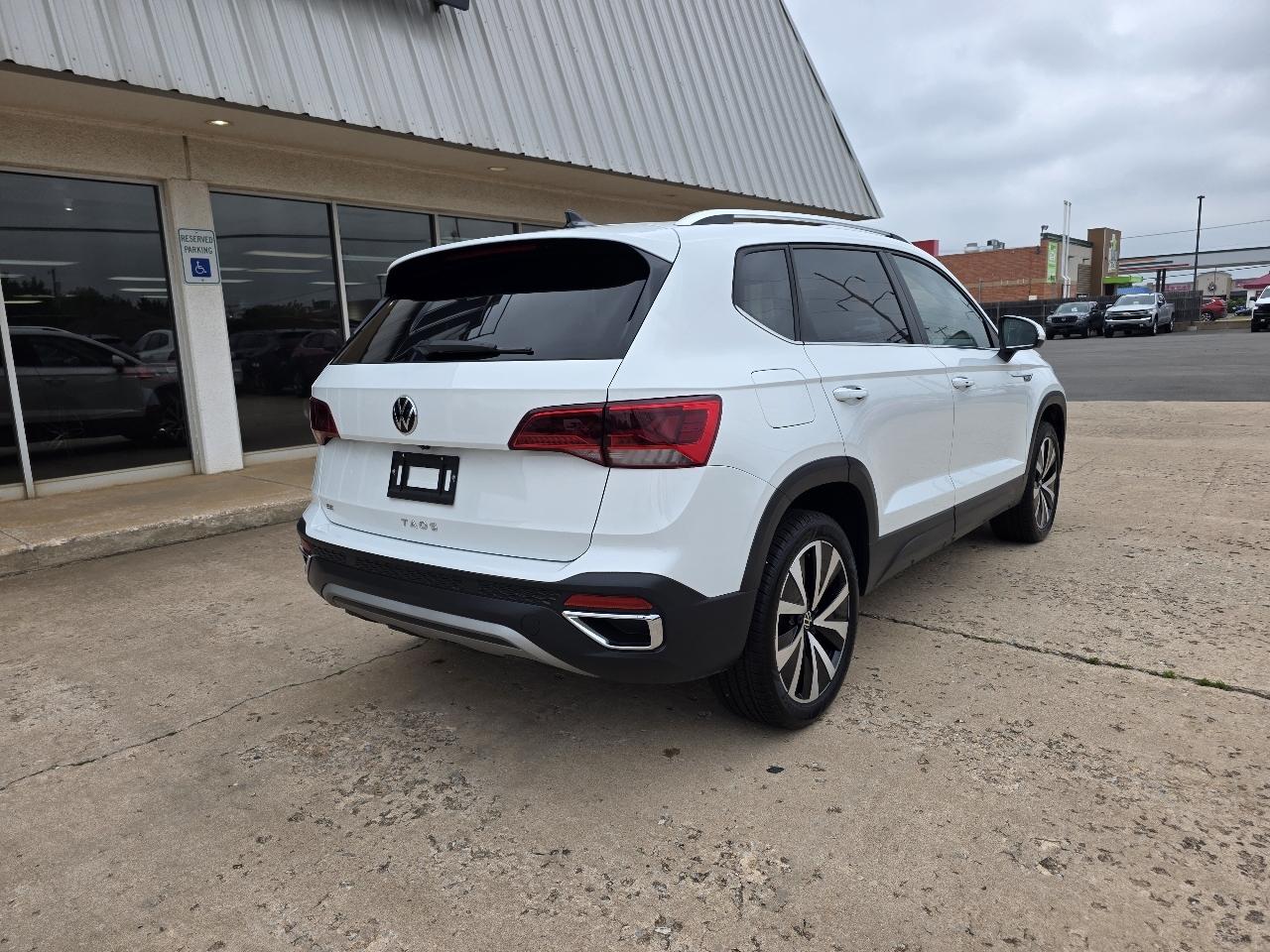 Volkswagen Taos SE FWD 2024