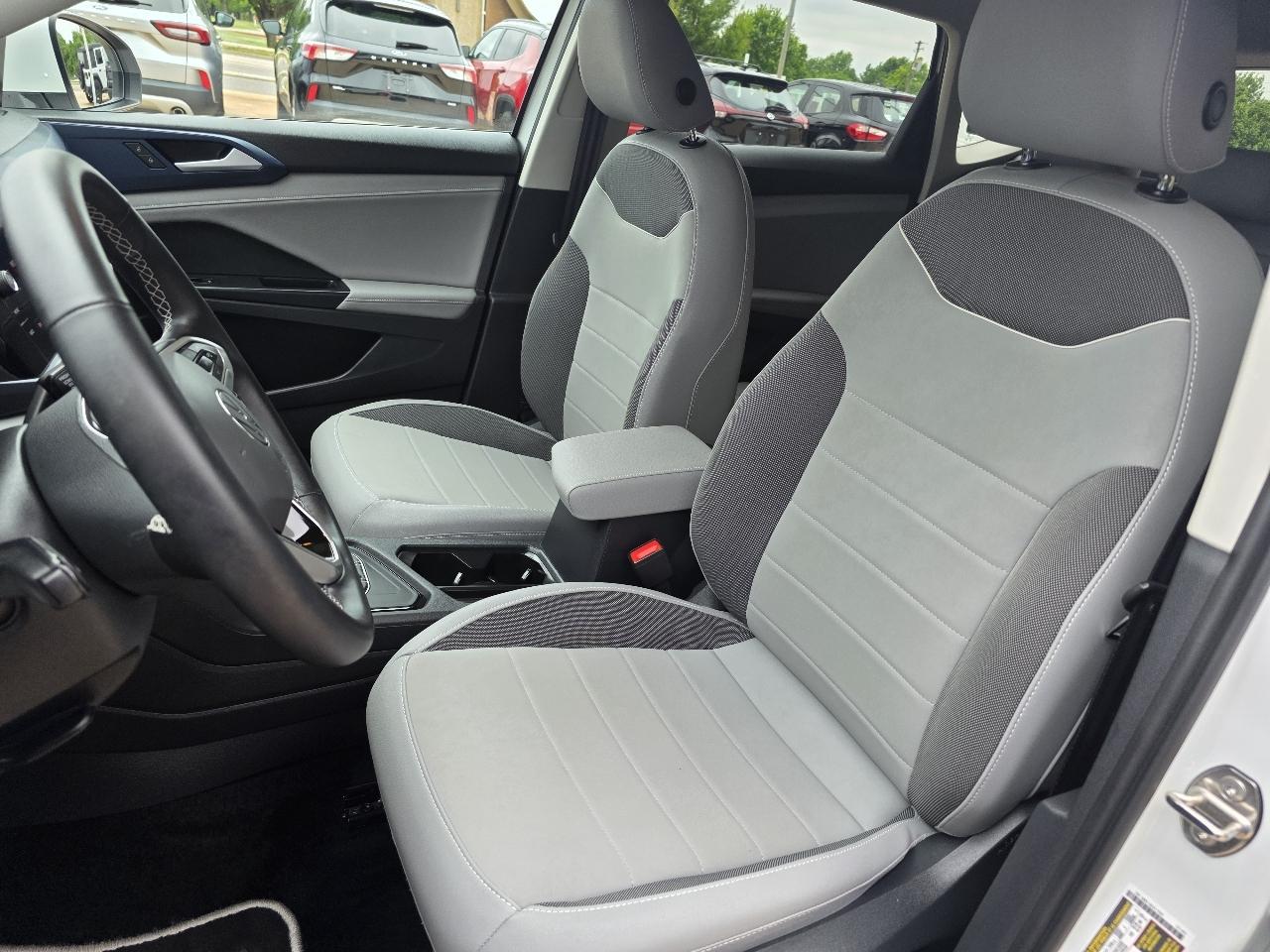 Volkswagen Taos SE FWD 2024