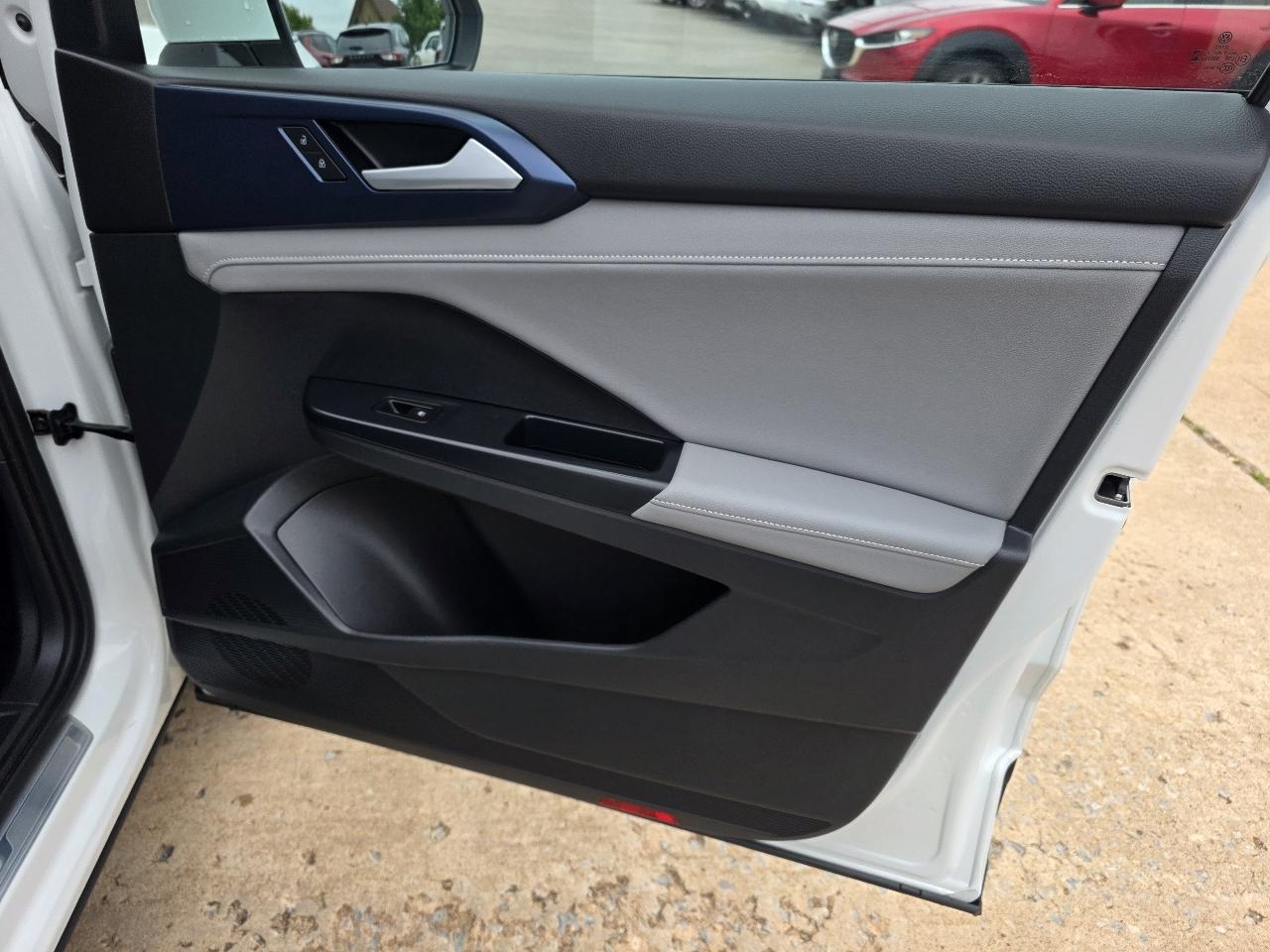 Volkswagen Taos SE FWD 2024