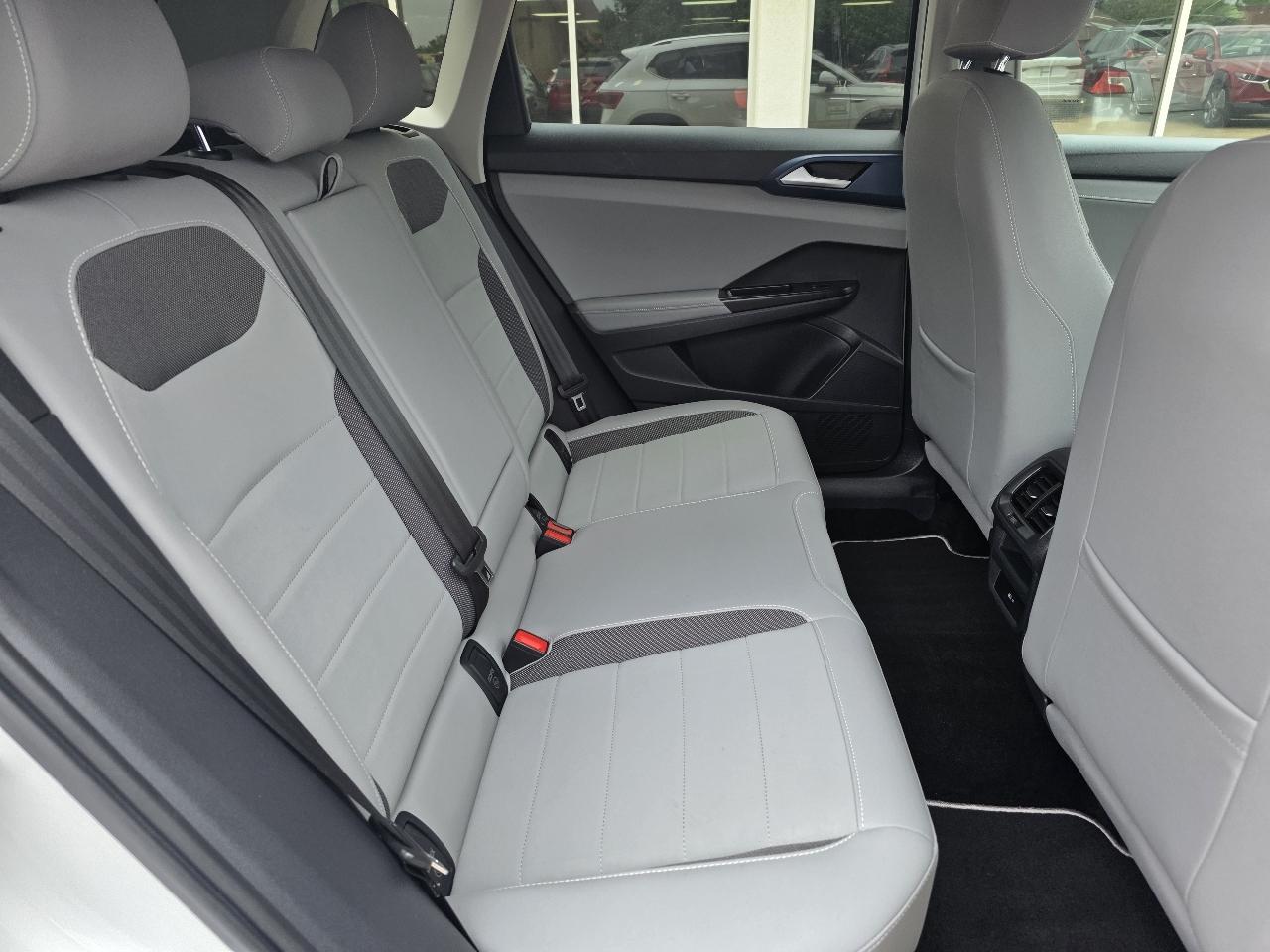 Volkswagen Taos SE FWD 2024