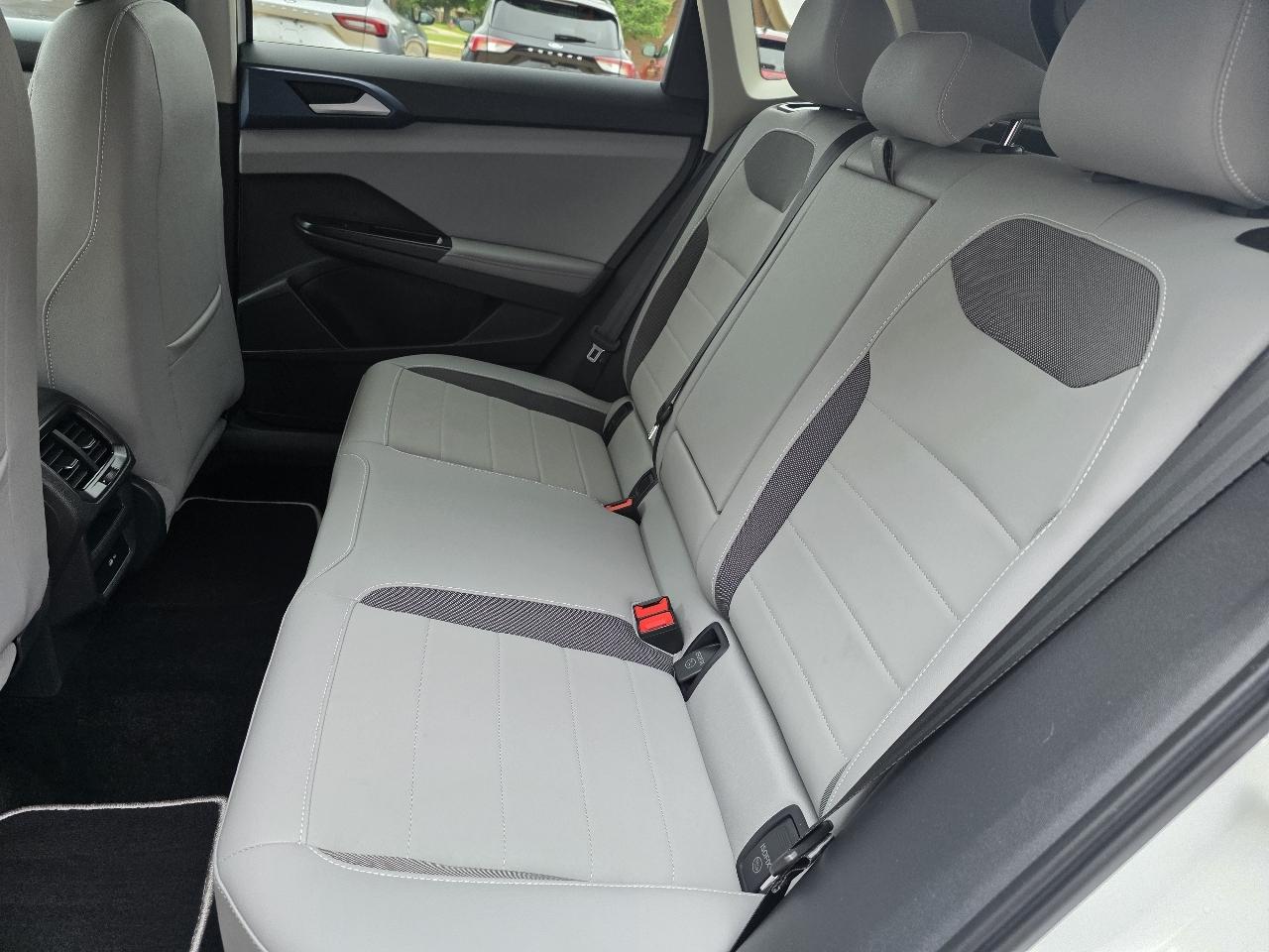 Volkswagen Taos SE FWD 2024