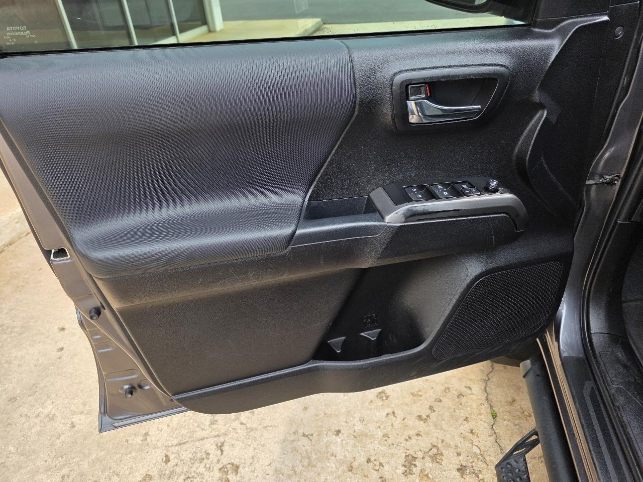 Toyota Tacoma 4WD TRD Off Road Double Cab 5' Bed V6 MT (Natl) 2023