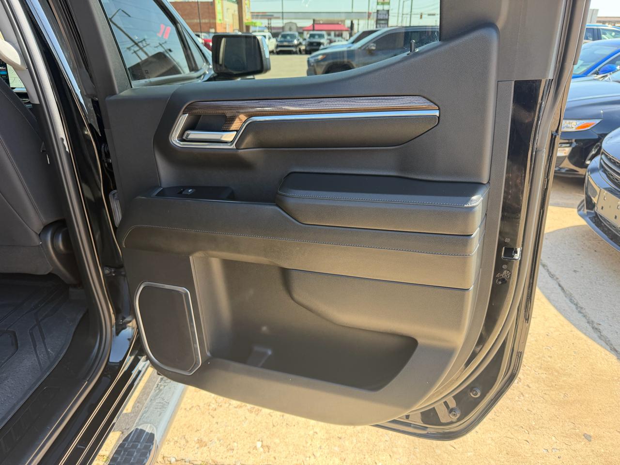 Chevrolet Silverado 1500 4WD Crew Cab 147" LT w/1LT 2024