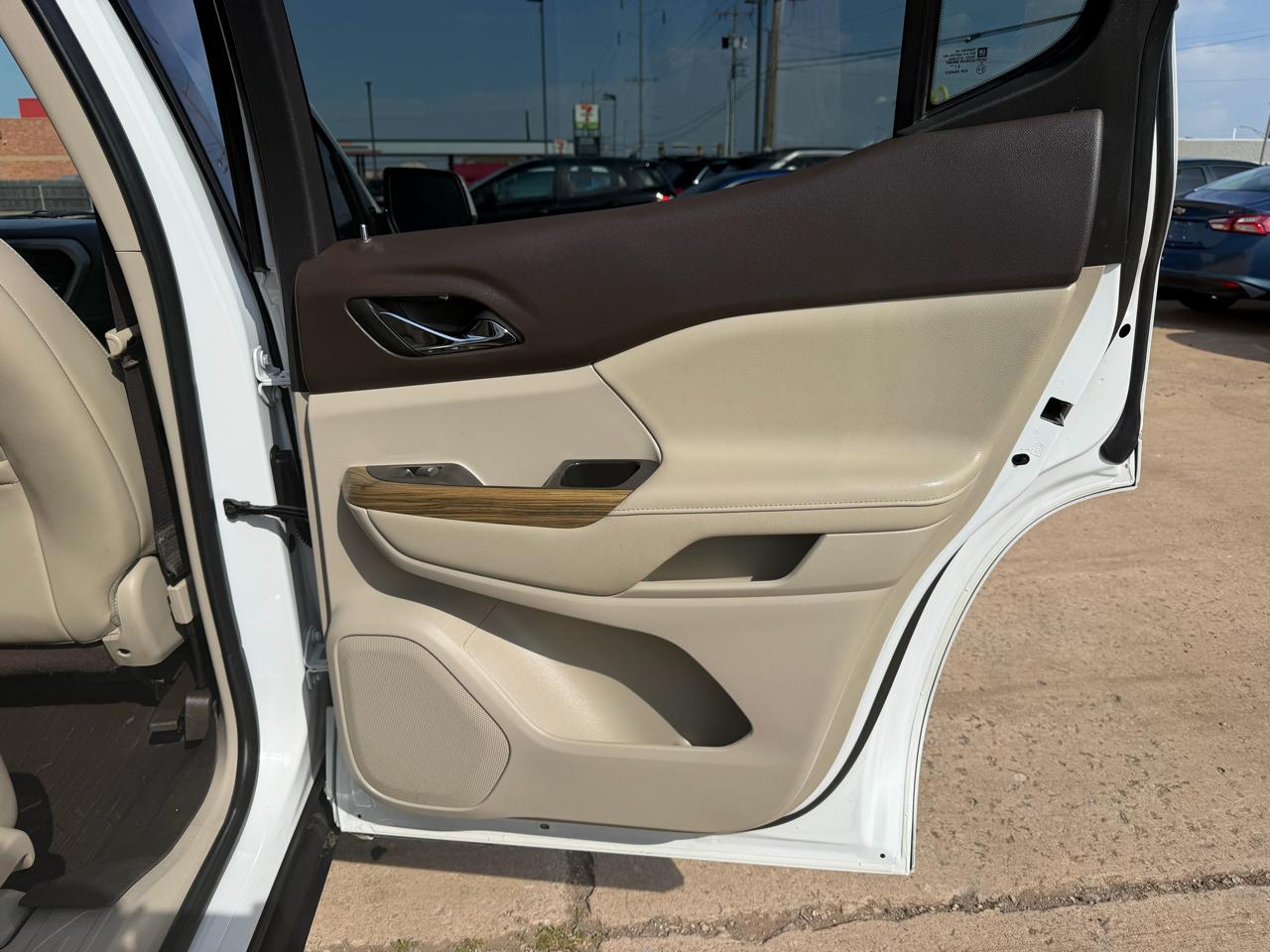 GMC Acadia FWD 4dr Denali 2019